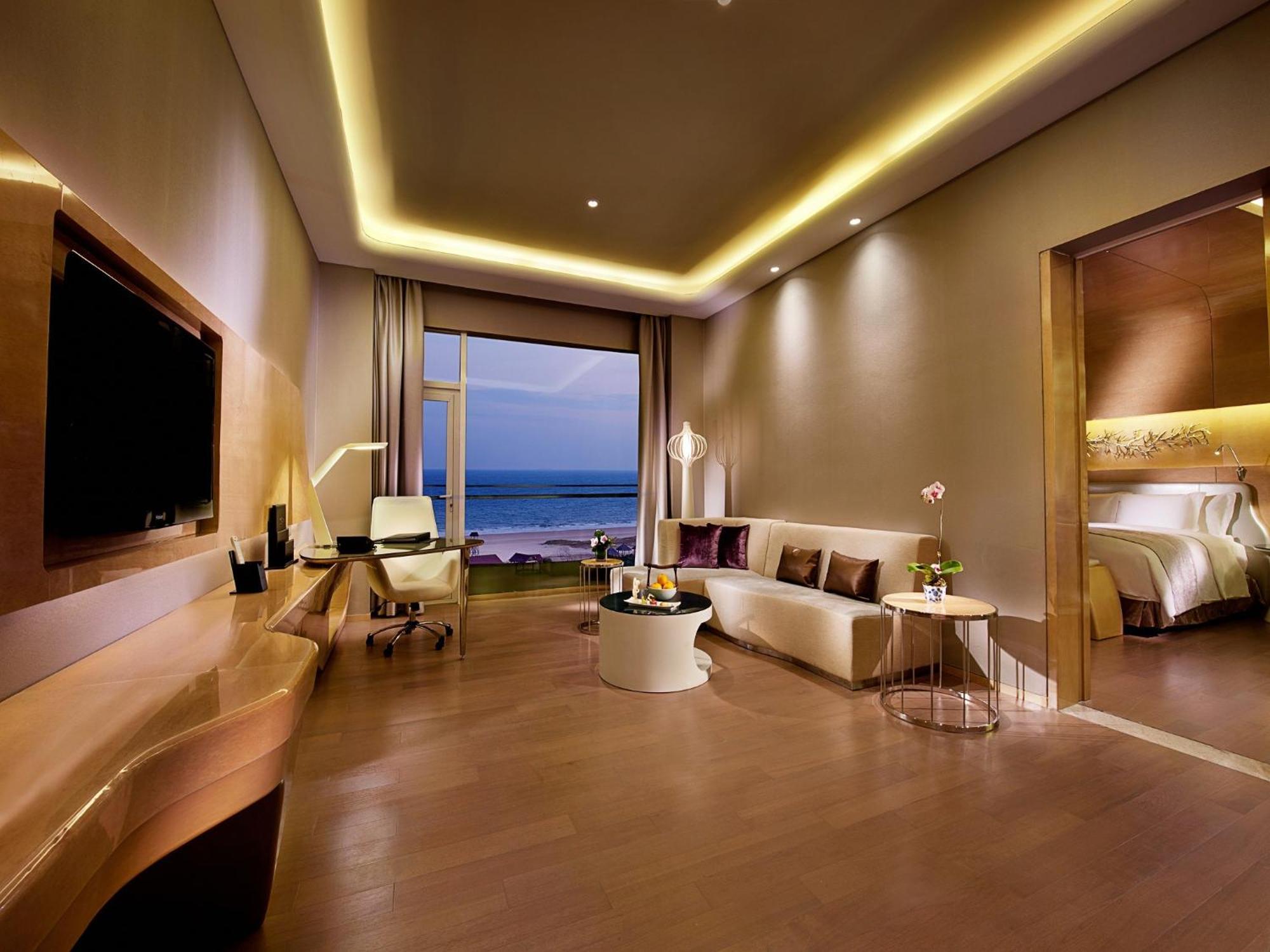 Hotel Wyndham Grand Qingdao Zimmer foto